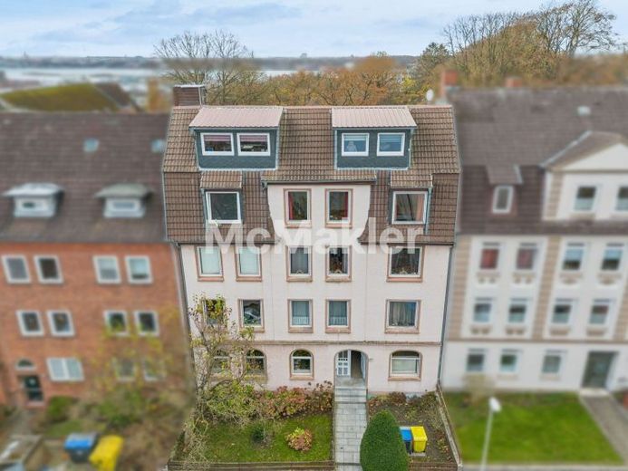 Gepflegtes Mehrfamilienhaus mit 9 Wohneinheiten und solider Rendite in Kiel-Dietrichsdorf – Foto 1