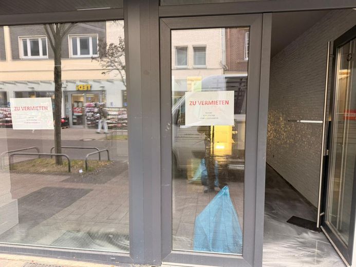 Großräumige Gewerbeimmobilie im Herzen von Moers – Außenansicht