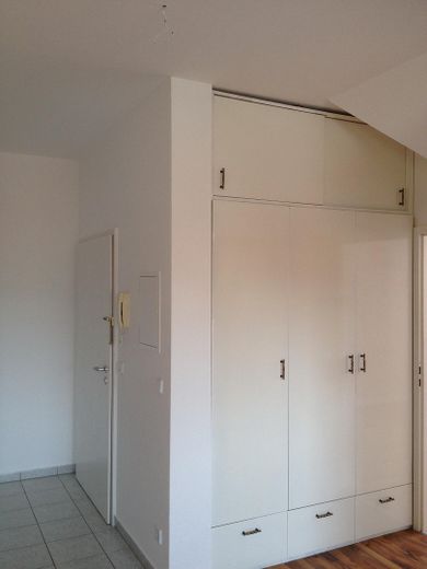 großer Wandschrank