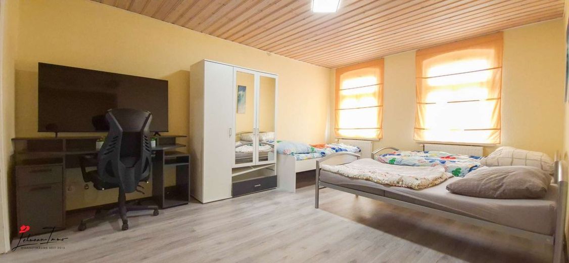 Wohnen &amp; Vermieten unter einem Dach – Schlafzimmer DG