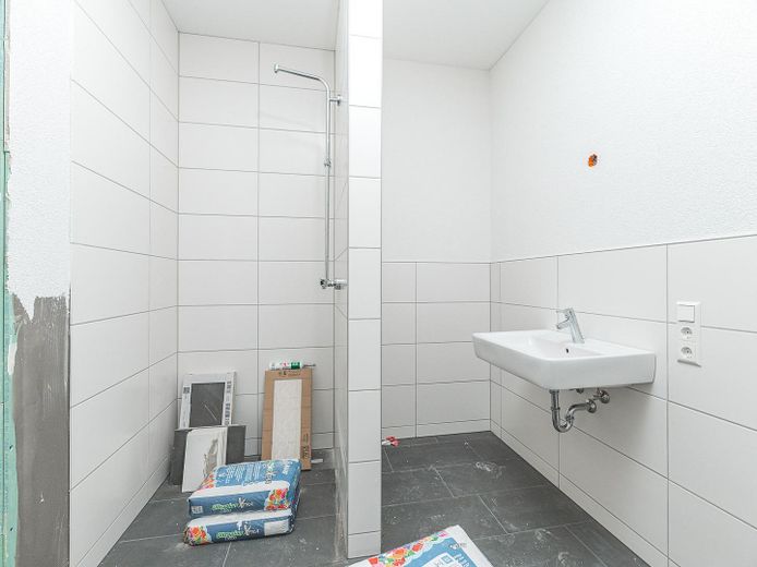 Noch dieses Jahr neu durchstarten: Helle 2-Zimmer-Wohnung mit Balkon im Herzen von Walldürn – Foto 4
