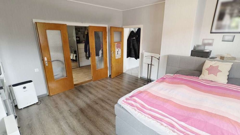 Edemissen - Wehnsen - großzügiges Zweifamilienhaus mit Nebengebäude und Garagen – EG - Schlafzimmer Ansicht II