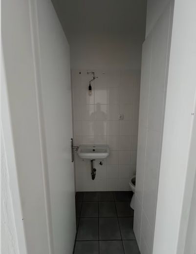 Schöne 96 m² Wohnung in ruhiger und zentraler Lage in Duisburg Rheinhausen – Gäste Bad