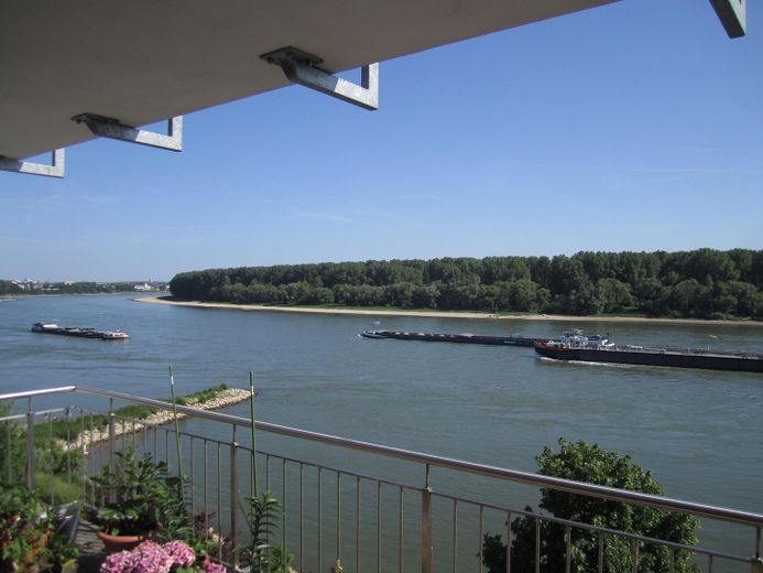 Watching ships count. All day long! – Südausrichtung in erster Reihe