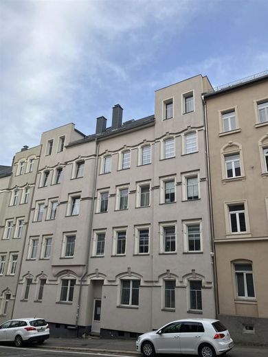 Kompakte DG 3-Zimmer mit Aufzug, Laminat, Dachbalkon und Eckwanne in guter Lage! – IMG_5036