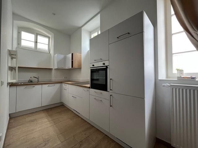 Helle Altbau-Stadtvilla 3-Zimmer-Erdgeschosswohnung inkl. moderner Einbauküche, Stadtzentrum – Küche 1
