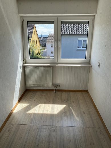 Casa a schiera di testa in posizione residenziale tranquilla a Untereisesheim – Ankleide
