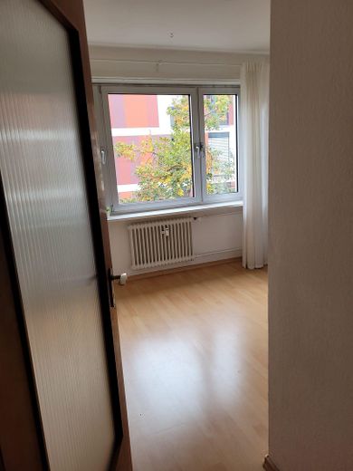 Schöne 1,5-Zimmer-Wohnung mit Balkon + STP in toller Stadtlage von Karlsruhe – Eingang Küche