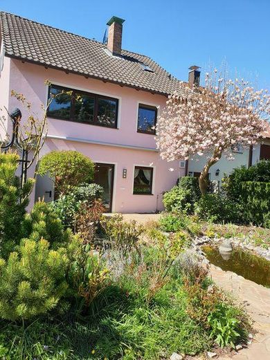 Charmantes Reihenendhaus in Nürnberg-Erlenstegen – Rückseite mit Garten