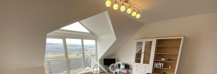 Uninähe & Fernblick in Korlingen: Moderne helle Maisonettewohnung Küche+Balkon+Stellplatz