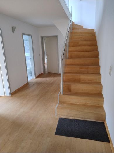 3-Zimmer Maisonette Wohnung in Stuttgart Süd mit grosser Terrasse, Aussicht und Garage – Treppe / Flur
