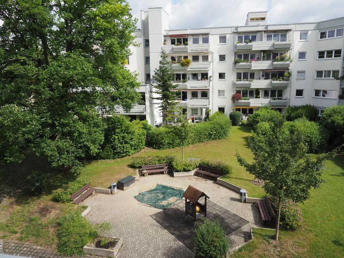 3-Zimmer-Wohnung mit Südbalkon & 2 Bädern in ruhiger Innenhoflage - Sendling Westpark – Hof 