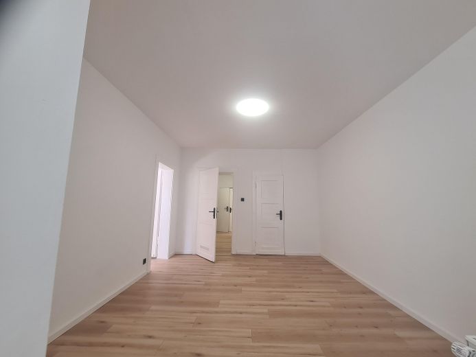 Erstbezug nach Renovierung – attraktive 55-m²-Wohnung in Heerdt – Wohnzimmer