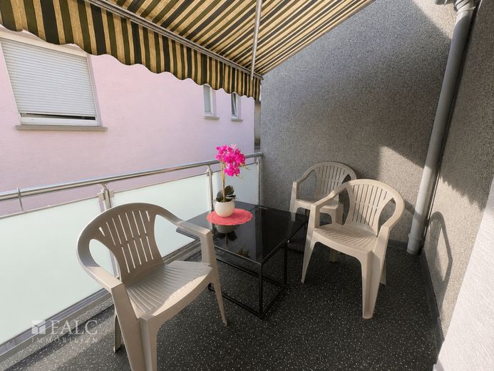 Sanierte Doppelhaushälfte mit 3 Wohneinheiten in Ludwigsburg – Terrasse OG
