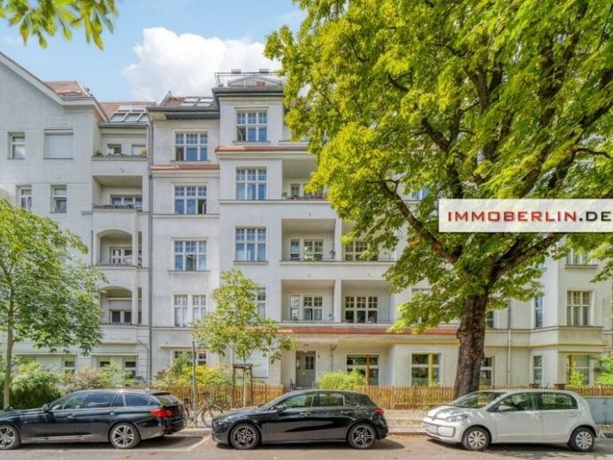 IMMOBERLIN.DE - Familienfreundliche Stuck-Altbauwohnung mit Balkon zur Parknatur – Foto 1