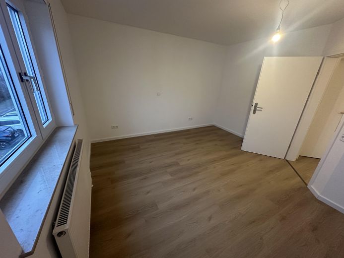 Kernsanierte 3-Zimmer-ETW, 2 Stellplätze, 900 € Kaltmiete, Provisionsfrei – Schlafzimmer