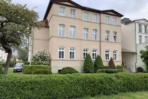 3-Raumwohnung mit PKW-Stellplatz, Küche und Keller