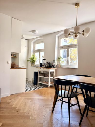 Sin comisión: Piso de 2 habitaciones renovado y amueblado en Friedrichshain (Boxhagener Kiez) – Living Room/ Kitchen