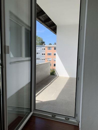 Heller Süd-Westbalkon (Loggia)
