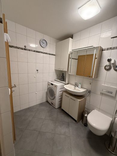 4-Zimmer Wohnung, Garten, Terrasse, Provisionsfrei – Badezimmer
