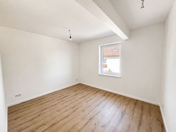 Prima occupazione dopo ristrutturazione completa | Moderno appartamento di 3 locali con cucina componibile – Schlafzimmer