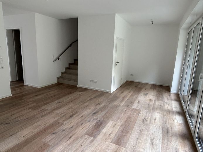 Pierwsze zasiedlenie w Damme (dostępne 4 domy) | 5 pokoi | KfW 40 | garaż i ogród | ok. 165 m² – Wohnzimmer