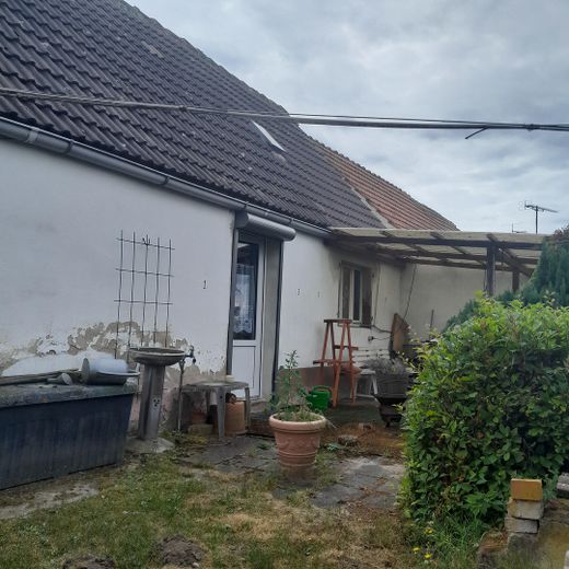 Rückseite mit Terrasse