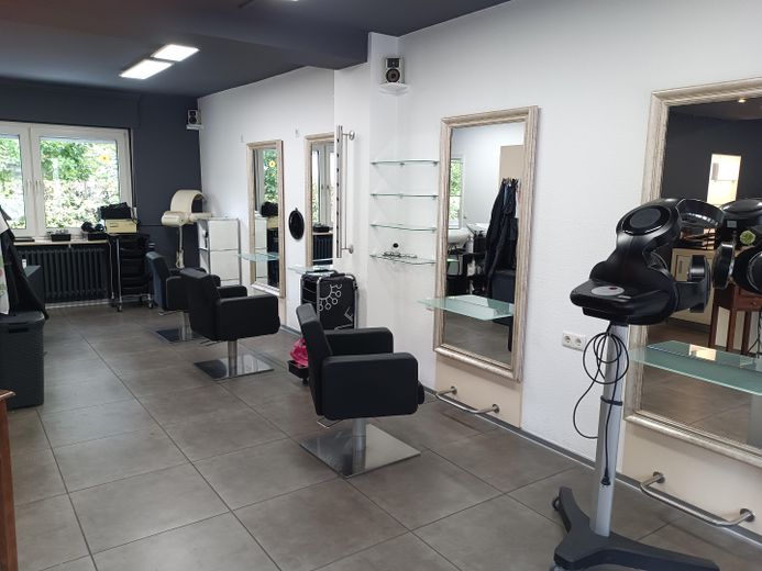 Top Friseurladen in konkurrenzloser Lage sucht neuen Betreiber – Arbeitsplätze
