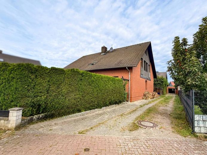 Zweifamilienhaus mit Potenzial – Attraktiv für Kapitalanleger und Eigennutzer – Foto 1