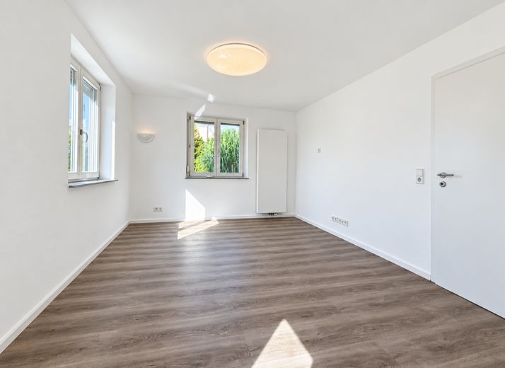 Freistehendes EFH in Toplage von Erbach – frisch renoviert, sonnig & ruhig – Wohnzimmer