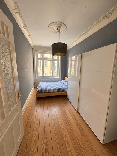 Möbliert & all inclusive: 4,5-Zimmer-Altbauwohnung Hamburg-Neustadt ab Nov '26 – Schlafzimmer neben Küche