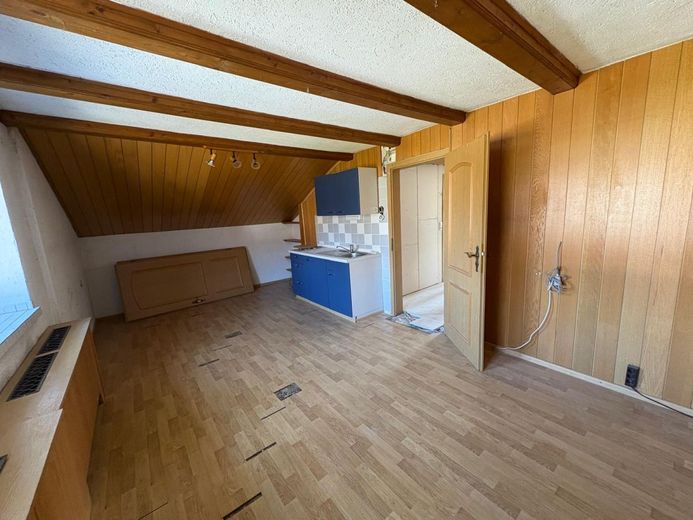 Sanierungsbedürftiges Einfamilienhaus / Zweifamilienhaus in Inzell-Gschwall – Schlafen / Wohnen DG