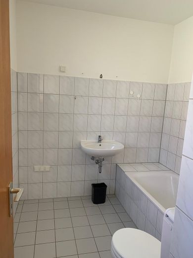 Beautiful 2-room apartment with loggia in Abtsteinach – 64 m² – available from 01.12.2026 – Badezimmer 1