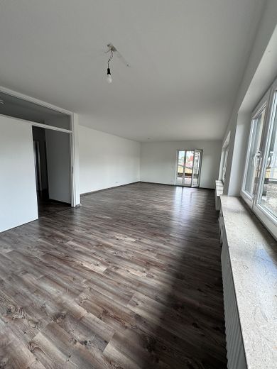 4ZKB - komfort w centralnej lokalizacji z przestronnym tarasem / loggią – Wohnbereich
