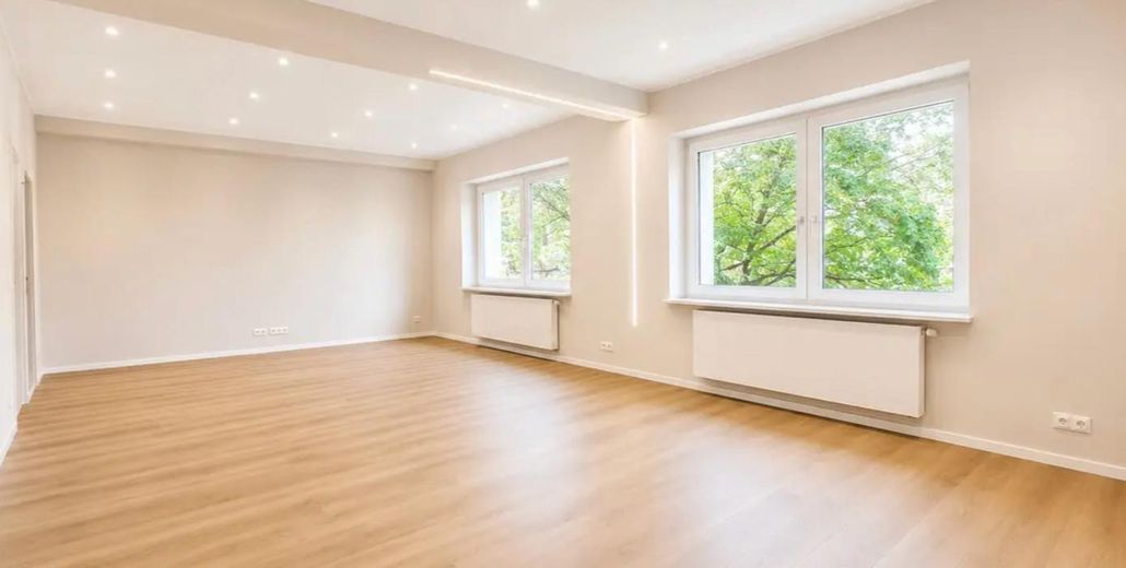 provisionsfrei: sanierte 2 Zimmer Wohnung in Düsseldorf Derendorf – Wohnbereich