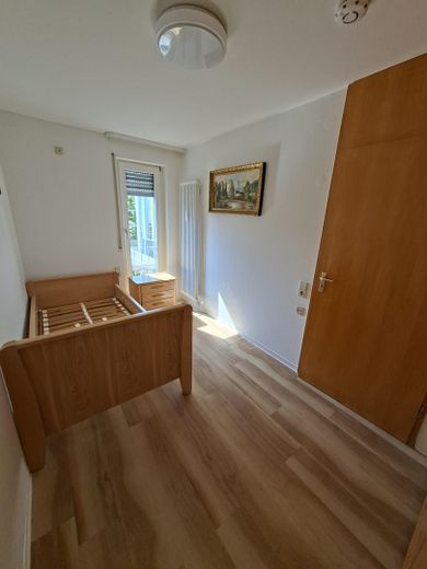¡Encantador apartamento pequeño en vivienda tutelada: sin comisión y listo para ocupar! – Schlafzimmer