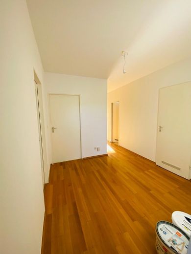 Helle 3-Zimmer-Wohnung mit Einbauküche & Aufzug & West-Loggia in München – Flur