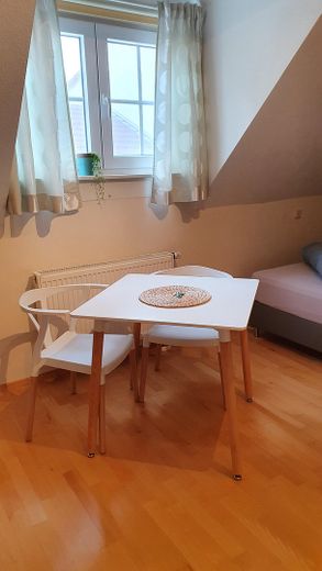 ** Möbl. Apartment in WI-Nordenstadt inkl. Wäscheservice - einfach einziehen - Komplettmiete – Zimmer