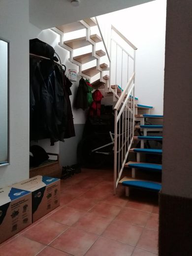 3-Zi-Maisonette, 106 m² 🏔️ Schwarzwaldblick, neue Küche, frisch renoviert, 2 TG – Treppe unten