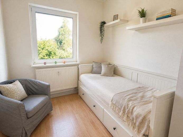 Luminoso apartamento de 3 habitaciones con balcón y vistas al jardín – Schlafzimmer 2
