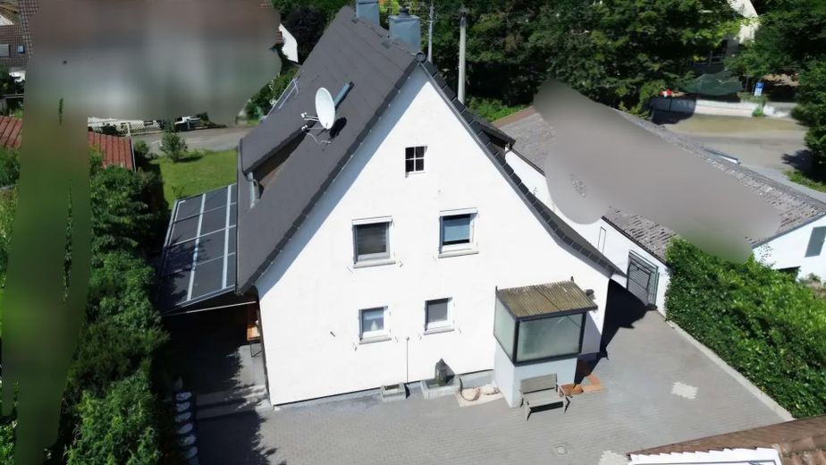 Rare perle immobilière dans un emplacement de premier choix, terrain à bâtir inclus – Ostansicht