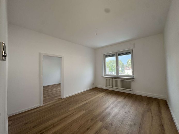 Helle frisch sanierte 2,5 Zimmer Wohnung in Bestlage von Wattenscheid - direkt am Aldi &amp; Netto – Wohnzimmer (4)