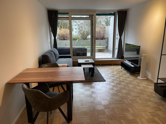Renoviertes Studio in Bogenhausen nahe Herzogpark – Wohnzimmer/Schlafzimmer