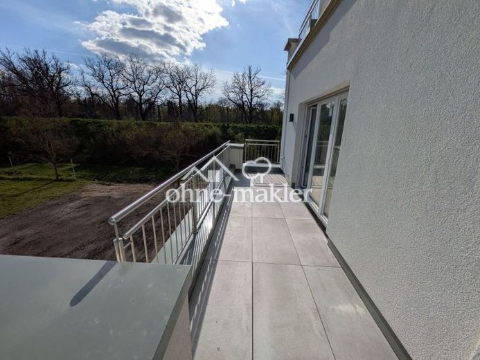 Moderno appartamento all’ultimo piano con 3 camere, cucina e bagno e balcone per il benessere nel quartiere delle ville *prima occupazione* – Foto 1
