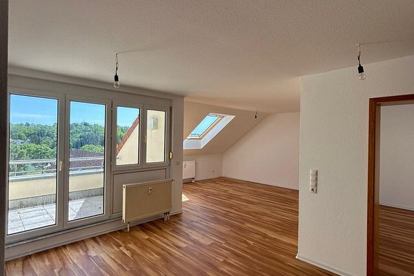 Neue Einbauküche – renovierte Wohnung - 3ZKB
