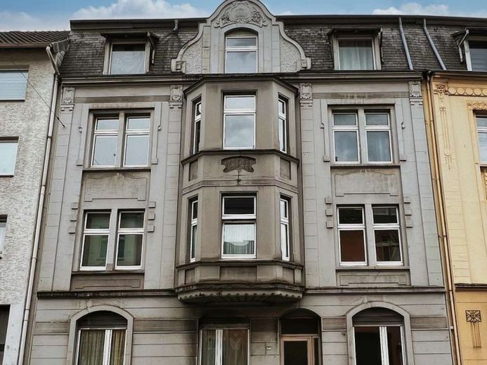 ***Erker, balcone, vista sugli alberi – Affascinante appartamento di 3 locali nel cuore di Barmen – Foto 1