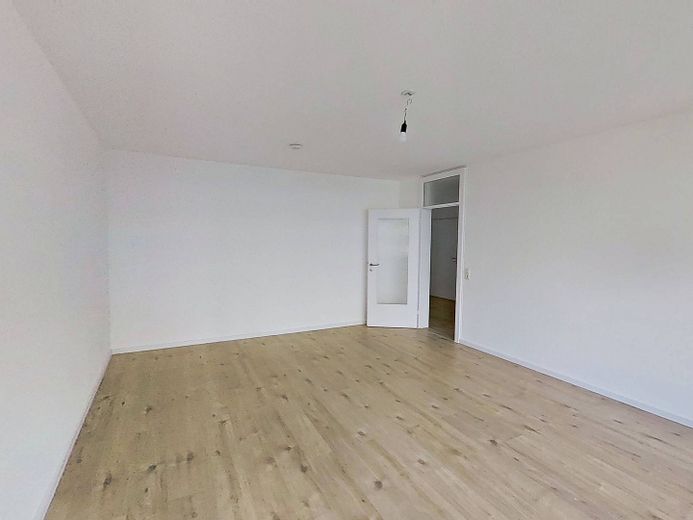 Hell und geräumig: 3-Zimmer-Wohnung. mit Balkon und Wannenbad in fußläufiger Nähe zur Innenstadt – Ansicht II: Wohn- und Esszimm…