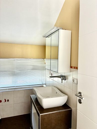 Casa moderna con un gran jardín – Duschbad OK (zB Kinder)
