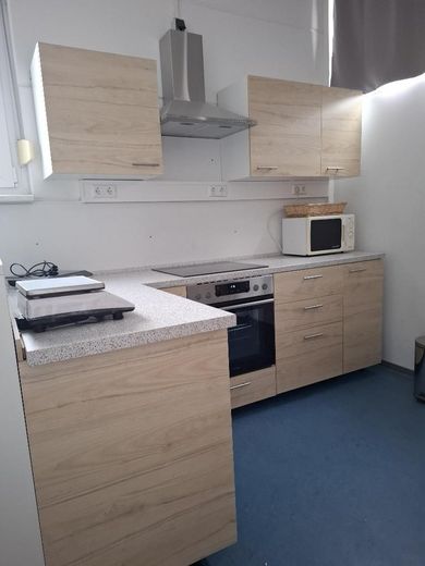 Küche links Herd/Mikrow.