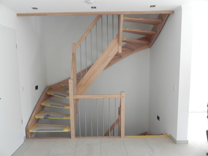 DHH A+ Wärmepumpe Best Lage – Treppe